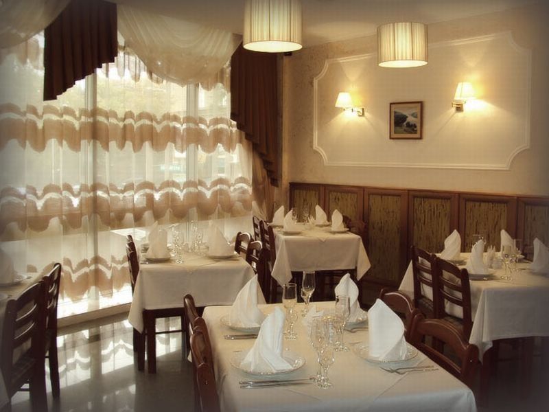 Soborniy Hotel Zaporizhia Bagian luar foto