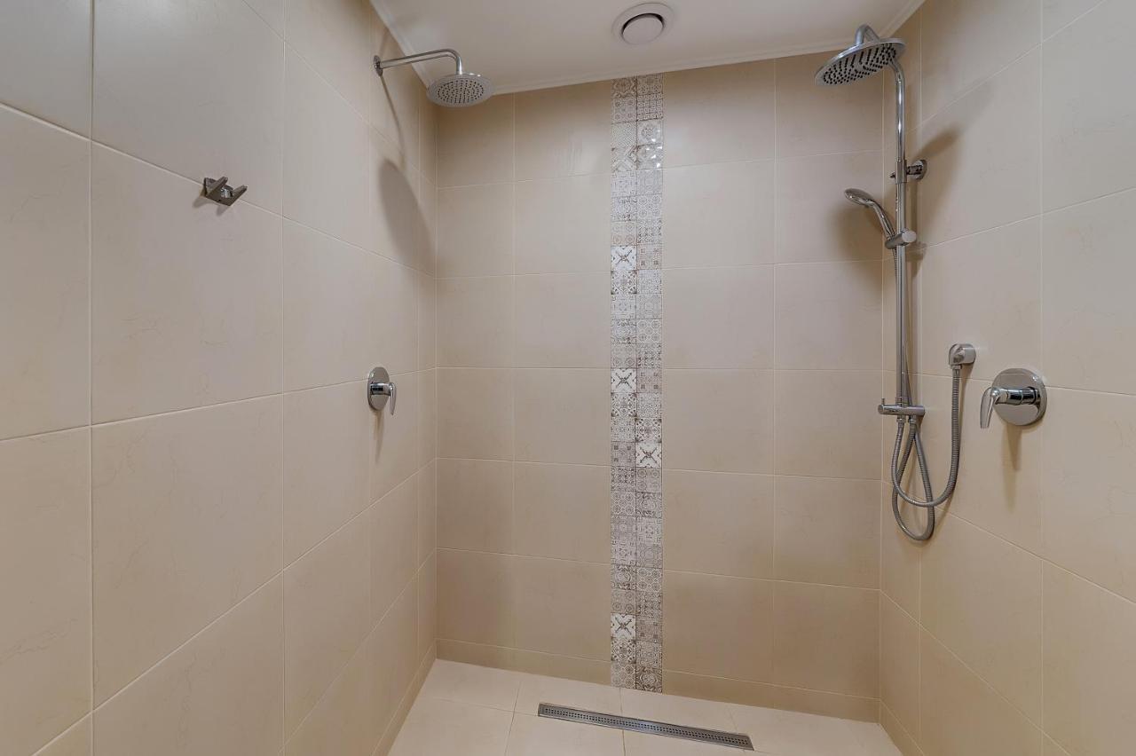 Soborniy Hotel Zaporizhia Bagian luar foto