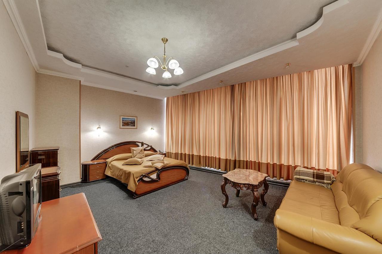 Soborniy Hotel Zaporizhia Bagian luar foto