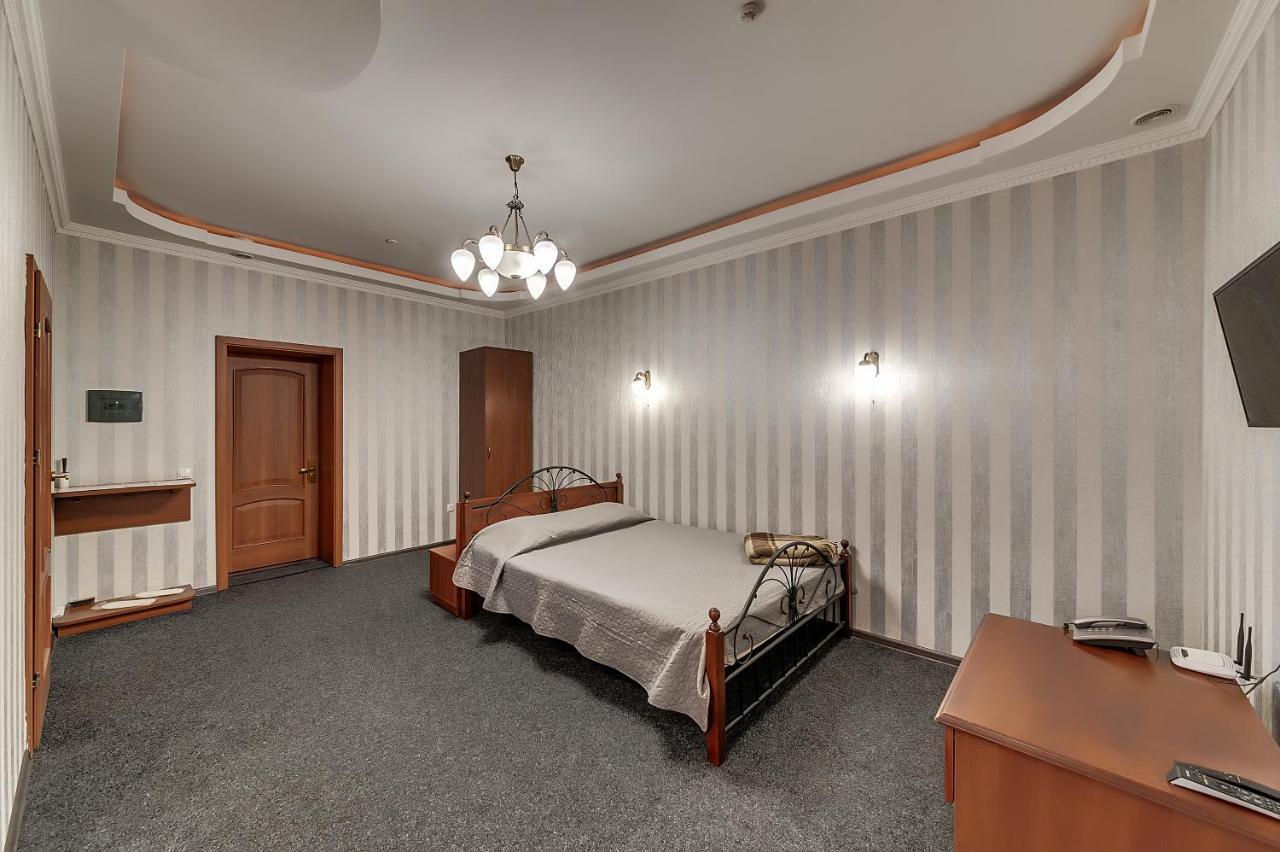 Soborniy Hotel Zaporizhia Bagian luar foto