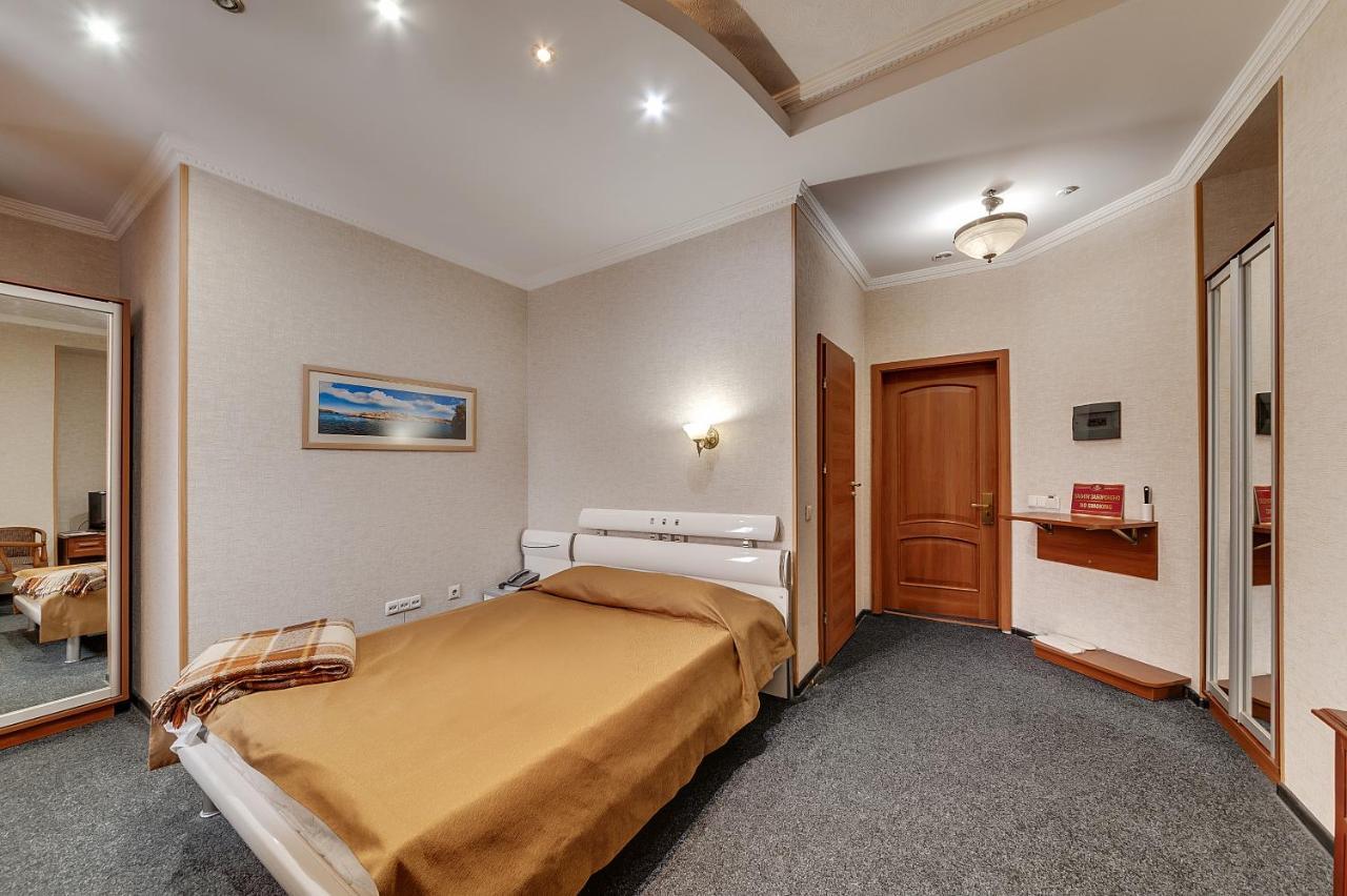 Soborniy Hotel Zaporizhia Bagian luar foto